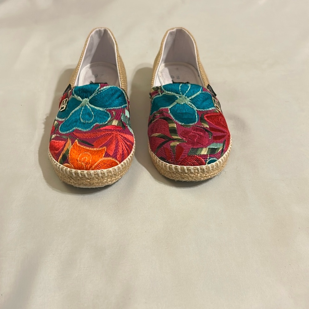Angelozano Embroidered Mexican Shoes - Picture 2 of 5